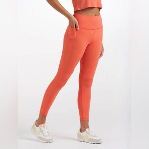Vuori Studio Pocket Legging - Grapefruit - Size Medium